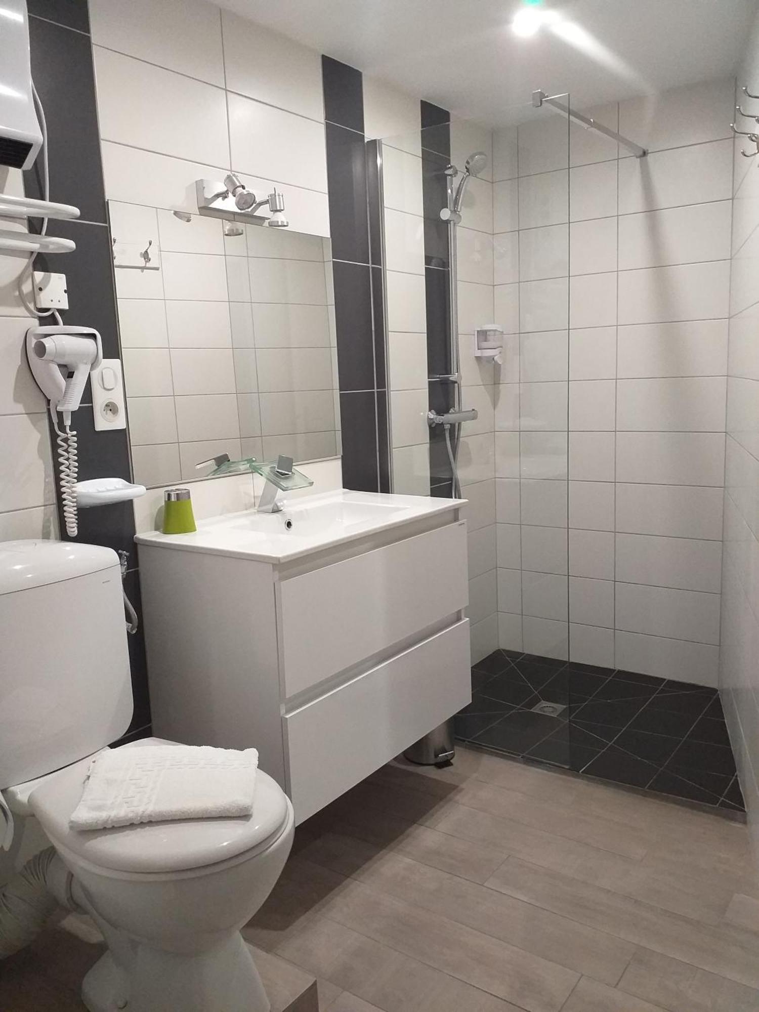 Hotel La Couronne Marmande Εξωτερικό φωτογραφία