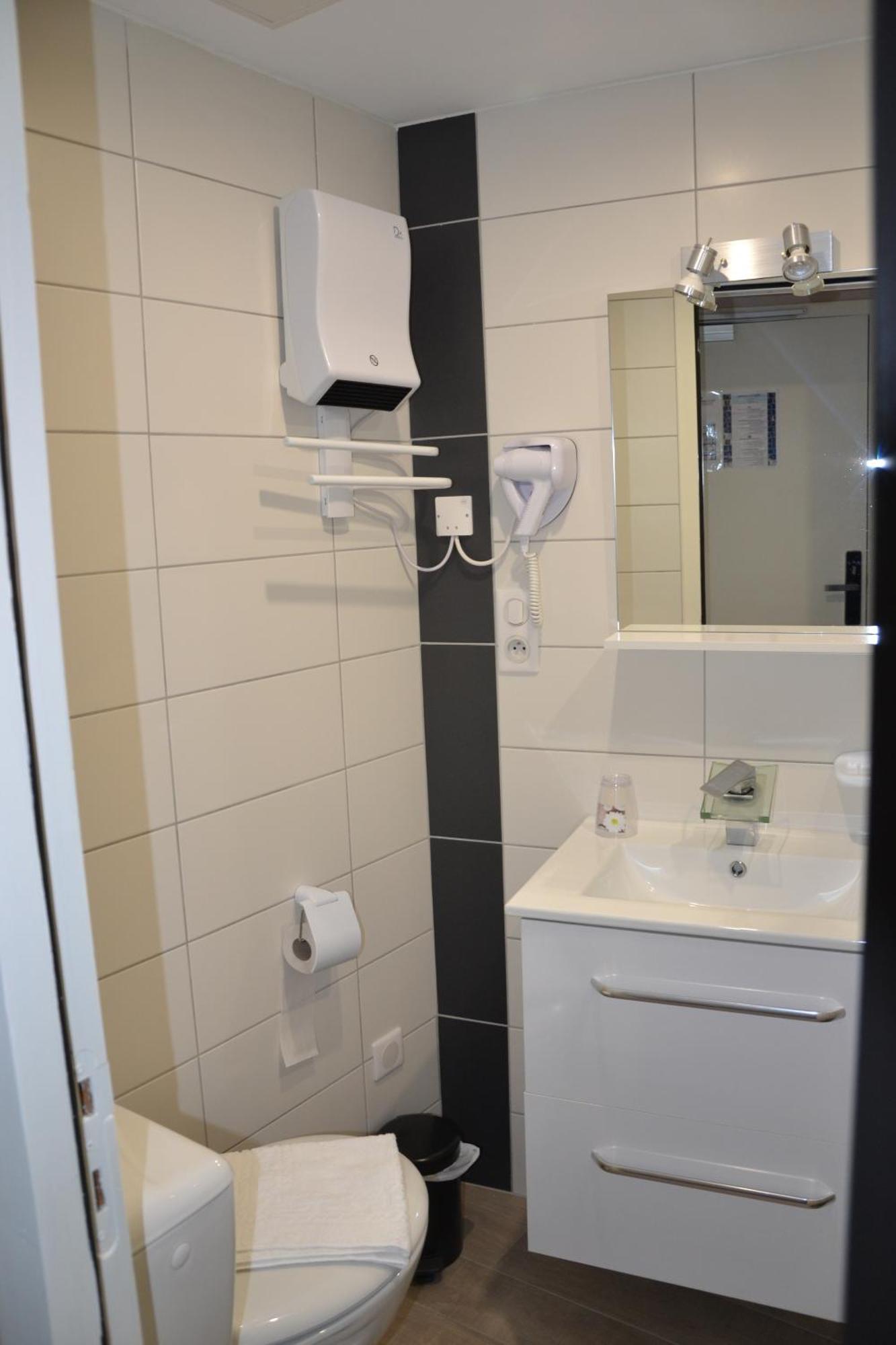 Hotel La Couronne Marmande Εξωτερικό φωτογραφία
